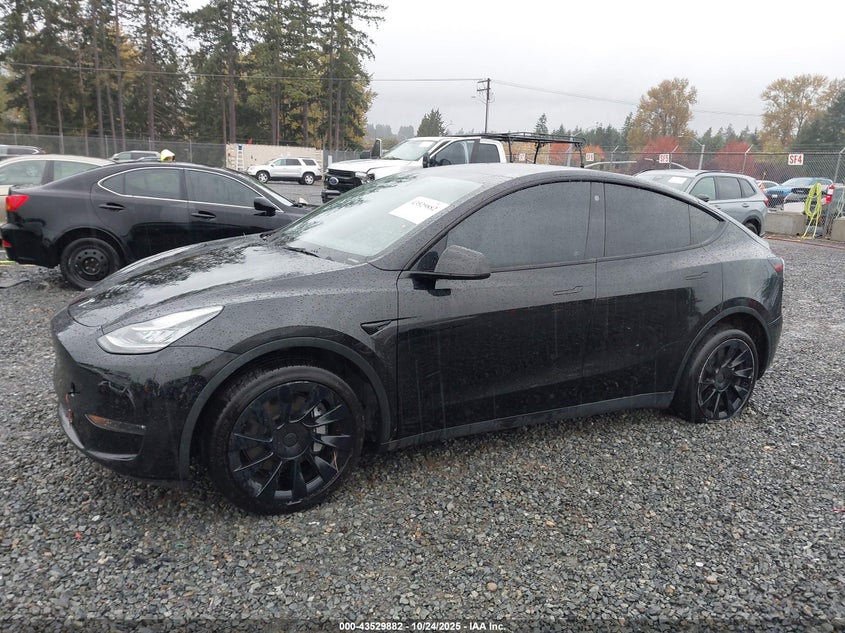 2022 Tesla Model Y Long Range Dual Motor All-Wheel Drive VIN: 7SAYGDEE6NF340050 Lot: 43529882