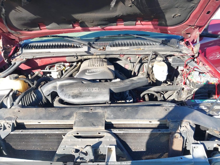 2005 Chevrolet Tahoe Ls VIN: 1GNEC13V85J139215 Lot: 43529886