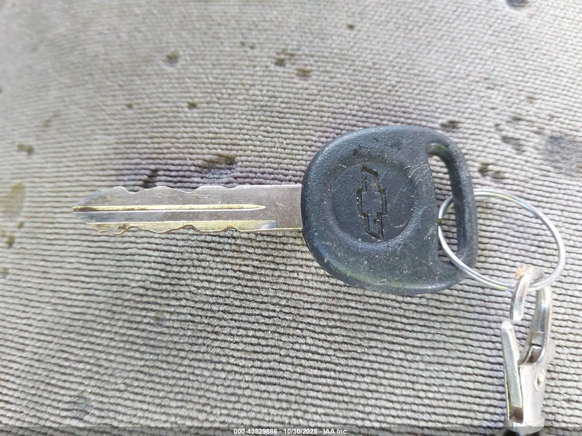 2005 Chevrolet Tahoe Ls VIN: 1GNEC13V85J139215 Lot: 43529886