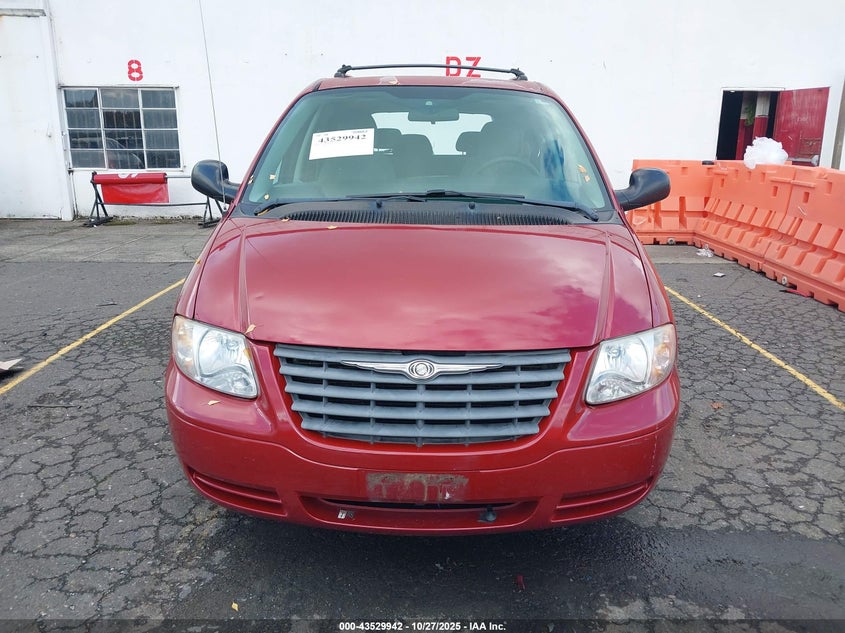 2005 Chrysler Town & Country VIN: 1C4GP45R05B370563 Lot: 43529942