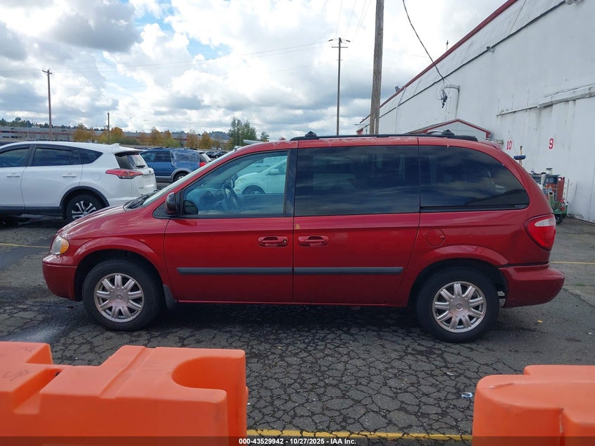 2005 Chrysler Town & Country VIN: 1C4GP45R05B370563 Lot: 43529942