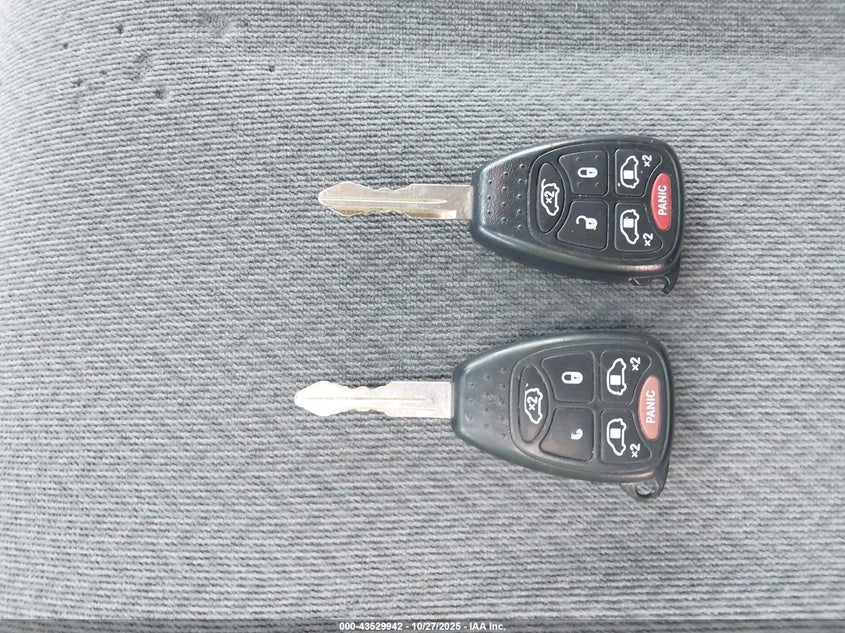 2005 Chrysler Town & Country VIN: 1C4GP45R05B370563 Lot: 43529942