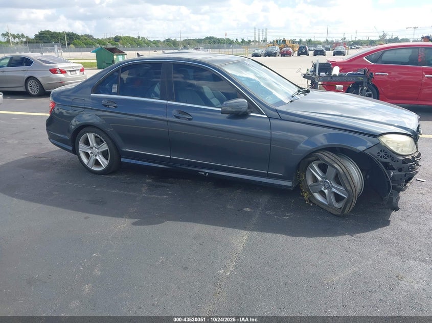 MERCEDES-BENZ C-CLASS LUXURY/SPORT