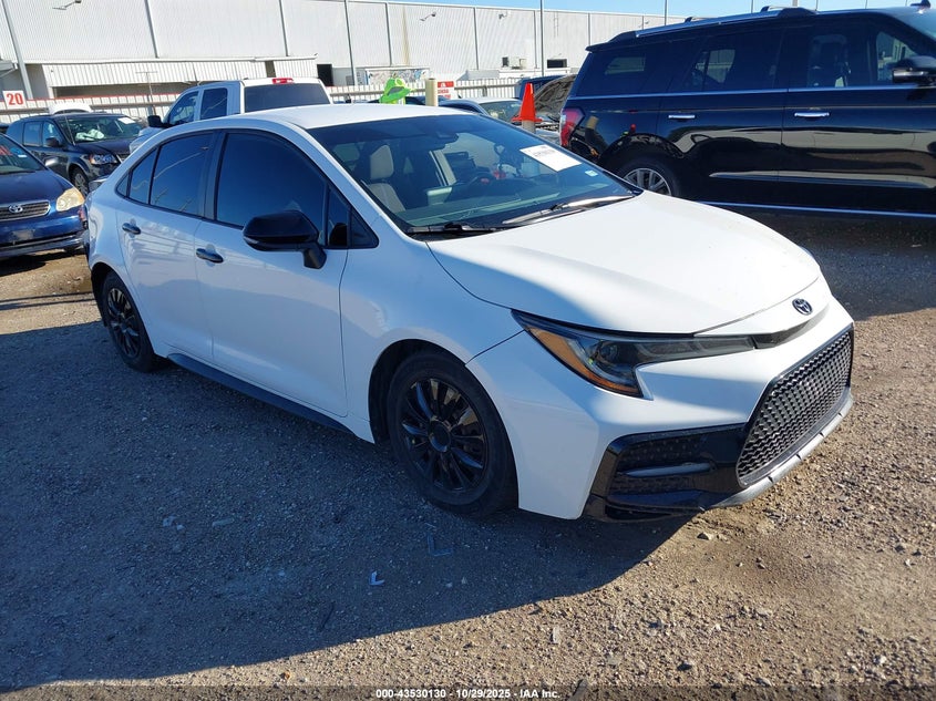 TOYOTA COROLLA SE NIGHTSHADE EDITION