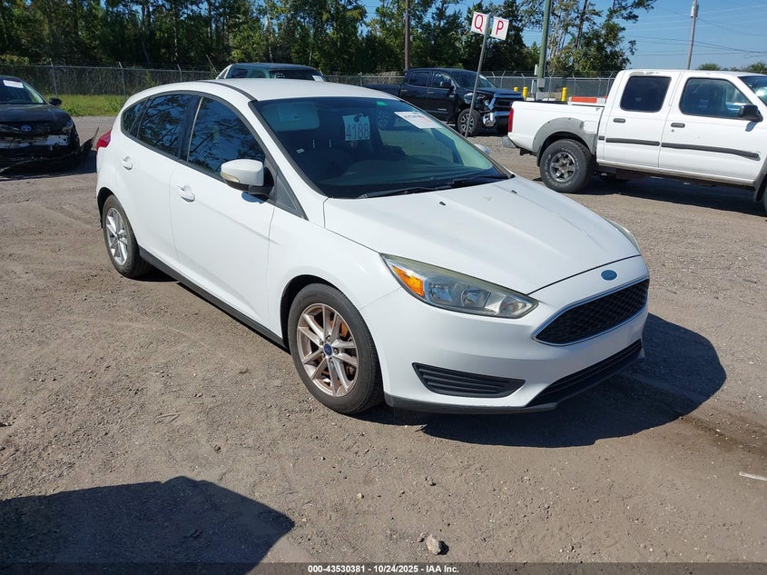 2015 FORD FOCUS SE - 1FADP3K24FL304572