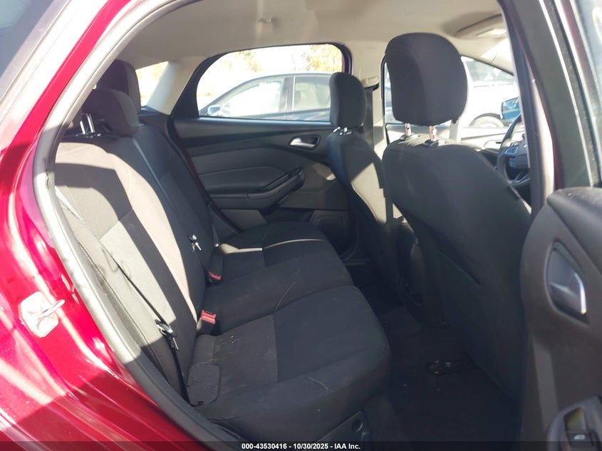 1FADP3K22FL343631 2015 FORD FOCUS photo no. 8