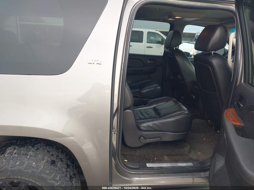 2007 Chevrolet Suburban 1500 Ltz VIN: 3GNFC16017G313988 Lot: 43530421