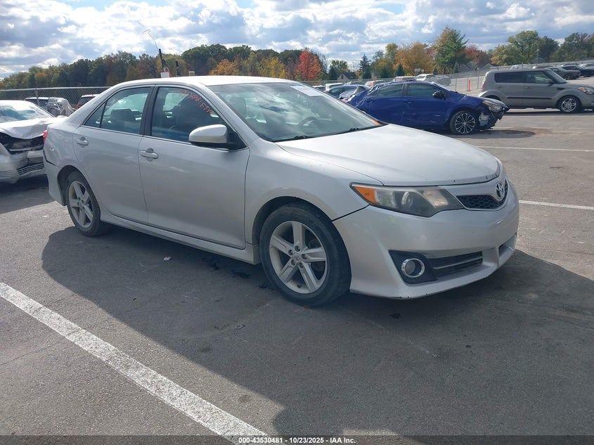 TOYOTA CAMRY SE