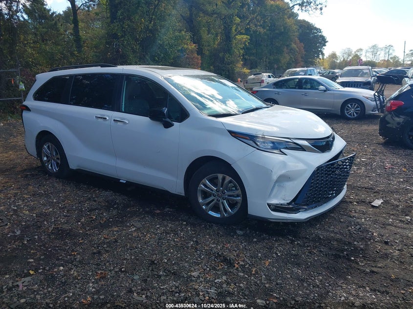 2022 TOYOTA SIENNA XSE - 5TDDSKFC2NS073156