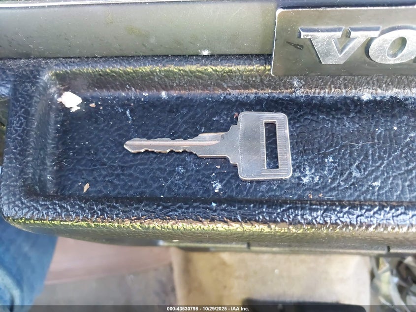 1991 Volvo 240 VIN: YV1AA8842M1453392 Lot: 43530798