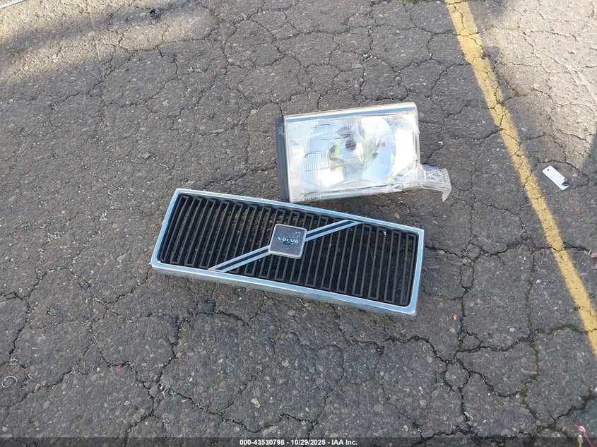 1991 Volvo 240 VIN: YV1AA8842M1453392 Lot: 43530798