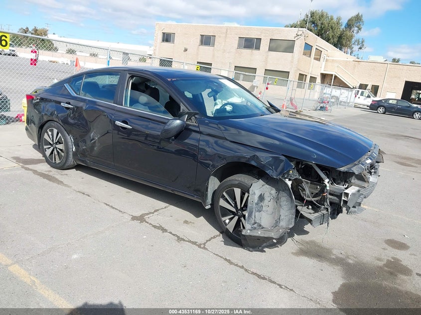 NISSAN ALTIMA SV FWD