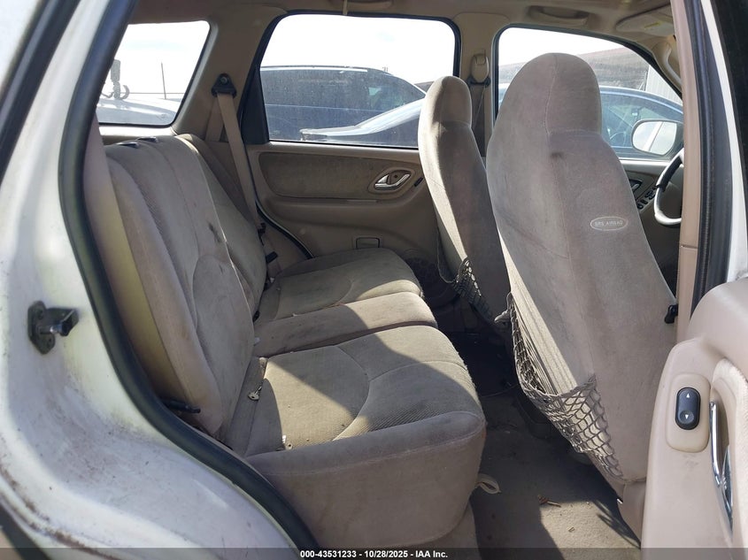 4F2CU08171KM59370 2001 MAZDA TRIBUTE photo no. 8
