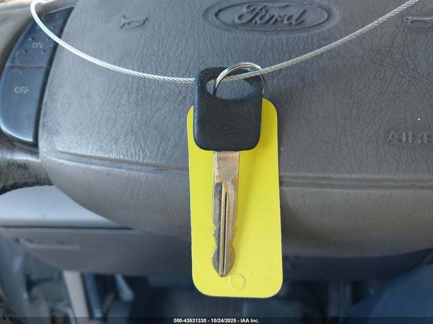 2000 Ford F-350 Lariat/Xl/Xlt VIN: 1FTSW30F3YEA65310 Lot: 43531330