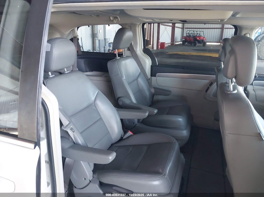 2011 Volkswagen Routan Sel VIN: 2V4RW5DG2BR670853 Lot: 43531337