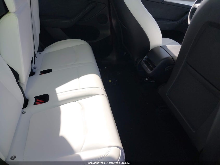 2024 Tesla Model Y Long Range Dual Motor All-Wheel Drive VIN: 7SAYGDEE5RF034978 Lot: 43531723