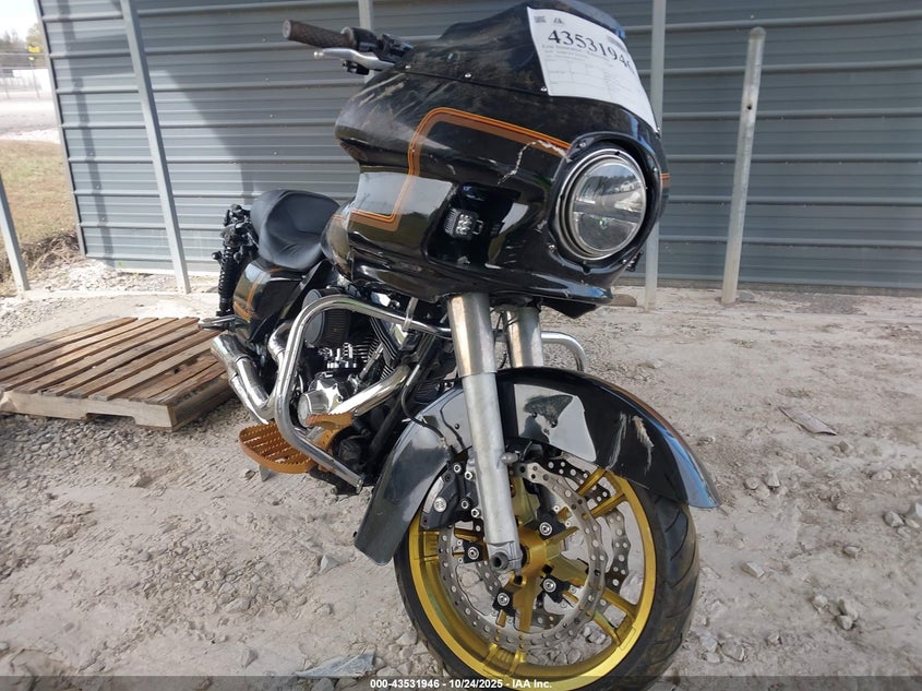 2010 HARLEY-DAVIDSON FLHP - 1HD1FHM11AB645619