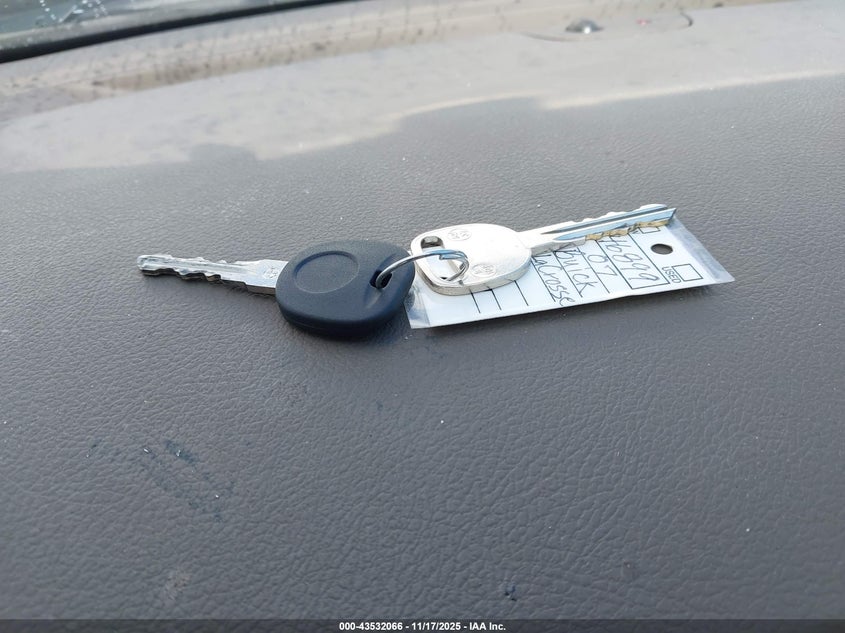 2007 Buick Lacrosse Cx VIN: 2G4WC582271246899 Lot: 43532066