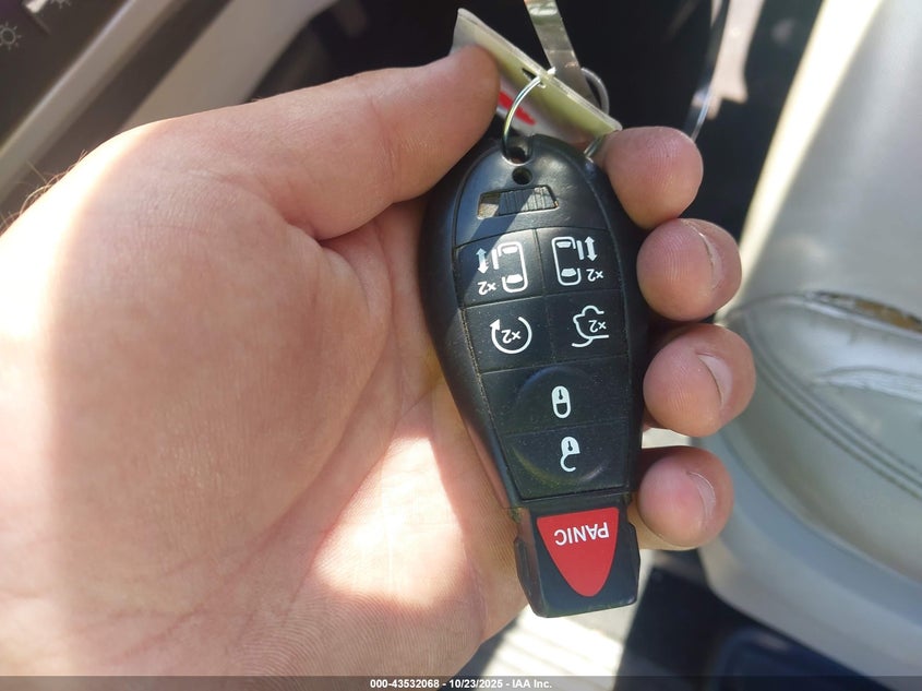 2010 Chrysler Town & Country Touring Plus VIN: 2A4RR8D15AR386818 Lot: 43532068