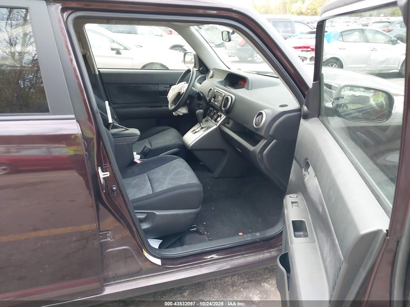 JTLZE4FE2CJ008669 2012 SCION XB photo no. 5