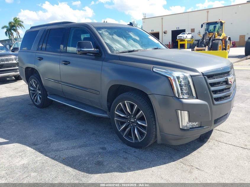 CADILLAC ESCALADE LUXURY