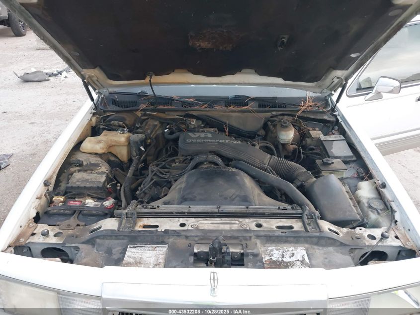 1992 Lincoln Town Car Signature VIN: 1LNLM82W5NY731898 Lot: 43532208