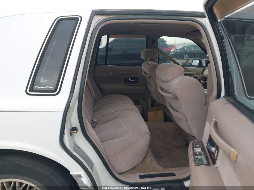 1992 Lincoln Town Car Signature VIN: 1LNLM82W5NY731898 Lot: 43532208