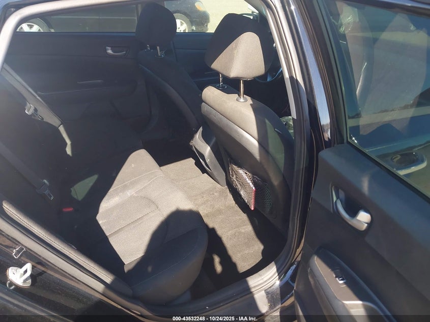 2019 KIA OPTIMA LX 5XXGT4L37KG320193