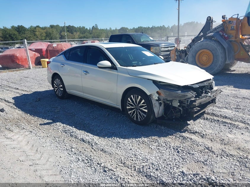 NISSAN ALTIMA SV FWD