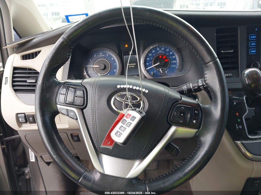 2015 TOYOTA SIENNA XLE 8 PASSENGER 5TDYK3DC6FS596031