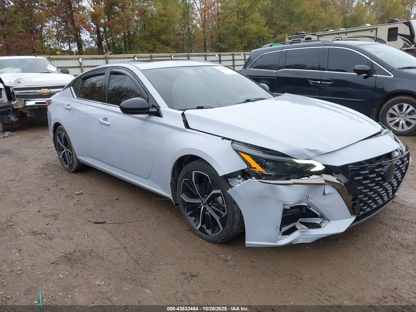 NISSAN ALTIMA SR FWD