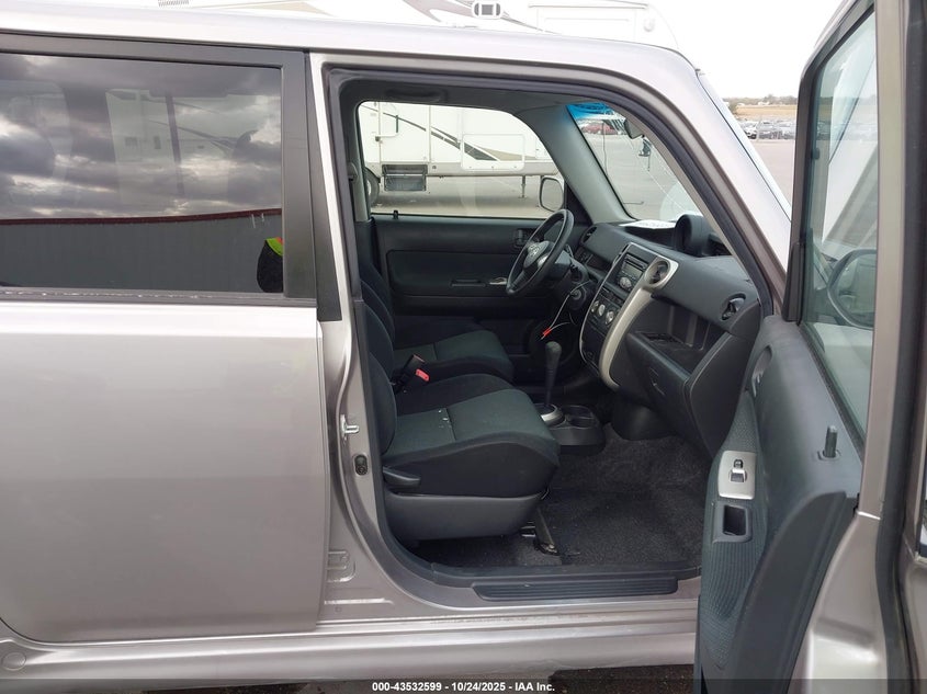 JTLKT324464066879 2006 SCION XB photo no. 5