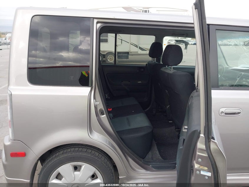 JTLKT324464066879 2006 SCION XB photo no. 8
