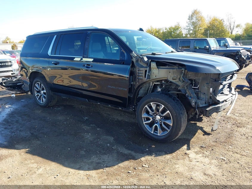 CHEVROLET SUBURBAN 4WD LT