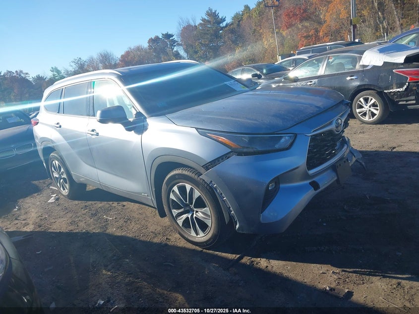 2022 TOYOTA HIGHLANDER HYBRID XLE - 5TDGBRCH9NS076660