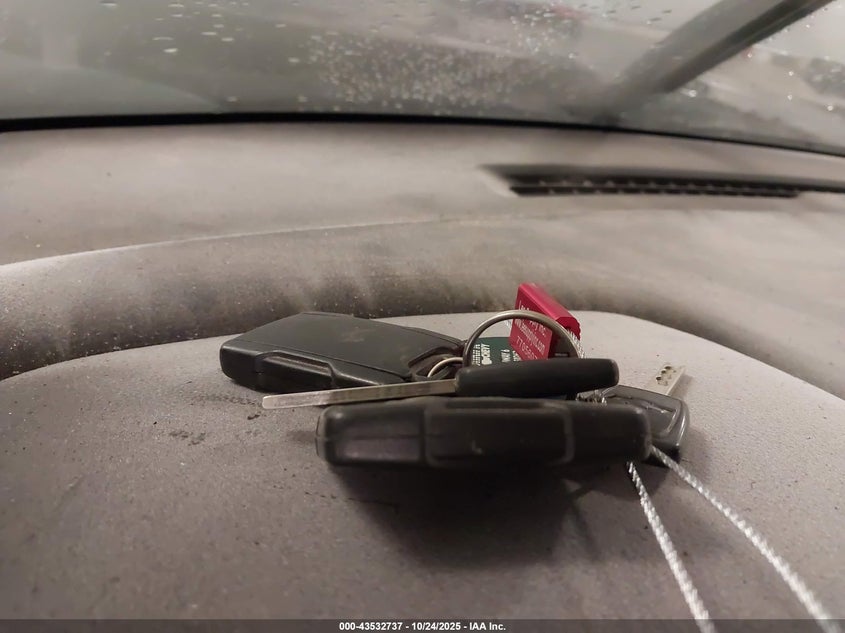 2014 CHEVROLET SILVERADO 1500 1LT 1GCVKREH0EZ164175