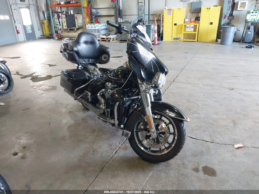 2017 HARLEY-DAVIDSON FLHTK ULTRA LIMITED - 1HD1KED12HB687897