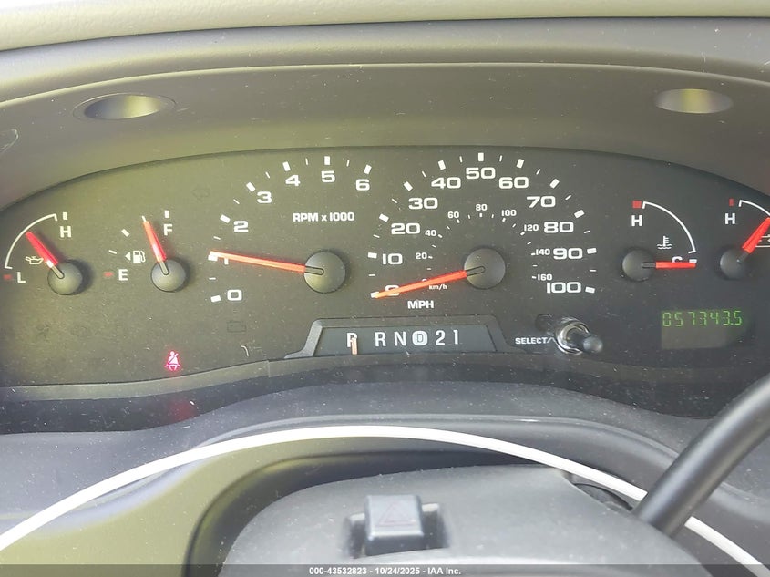 2005 Ford E-350 Super Duty Chateau/Xl/Xlt VIN: 1FBNE31L85HA45301 Lot: 43532823