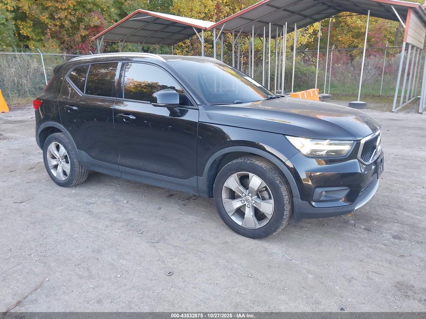 VOLVO XC40 T5 MOMENTUM