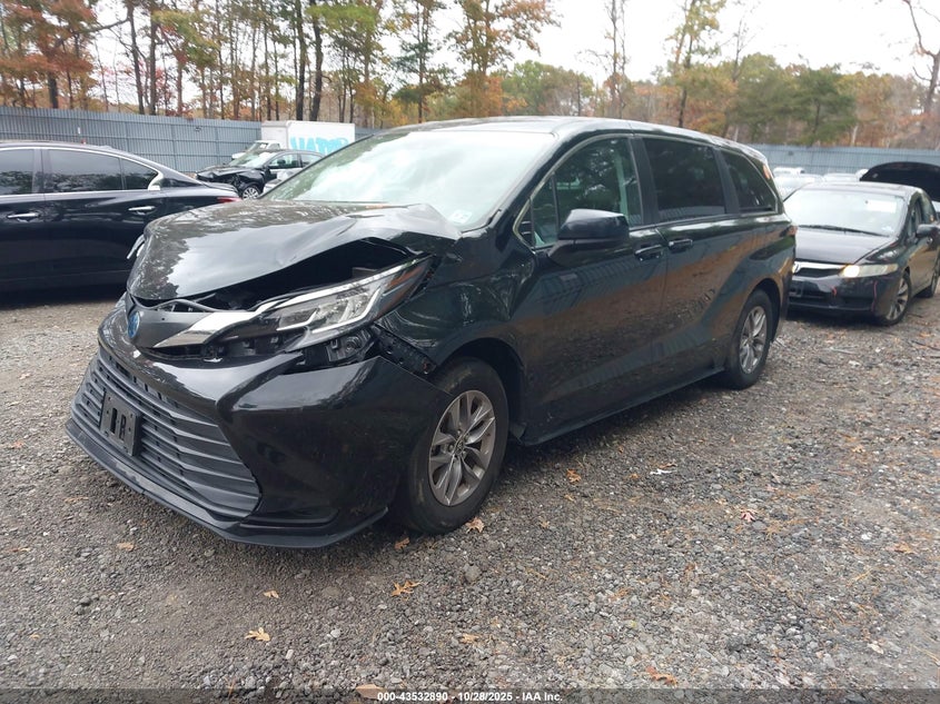 5TDKRKEC0NS107857 2022 TOYOTA SIENNA photo no. 2