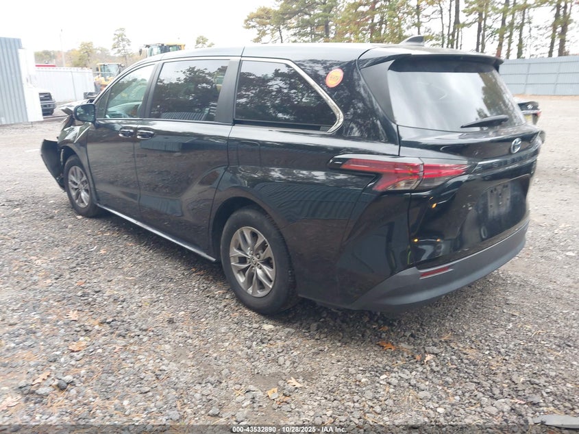 5TDKRKEC0NS107857 2022 TOYOTA SIENNA photo no. 3