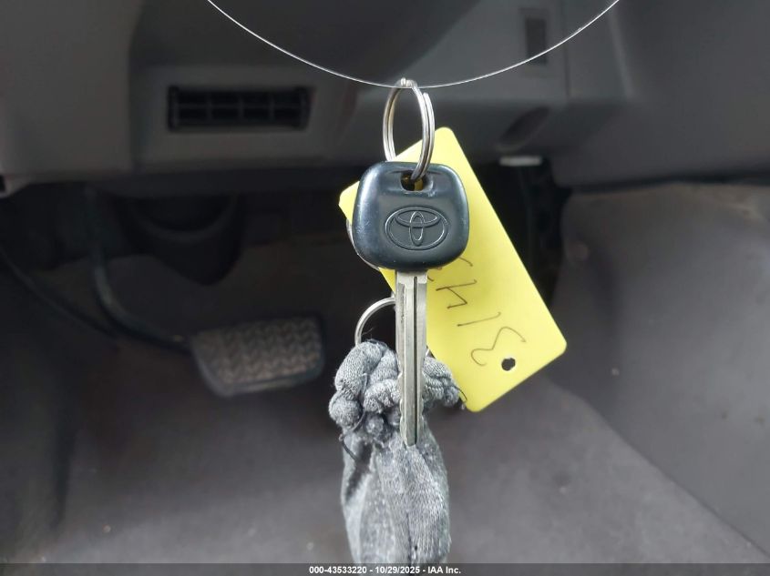 2002 Toyota Sequoia Sr5 V8 VIN: 5TDBT44AX2S075282 Lot: 43533220