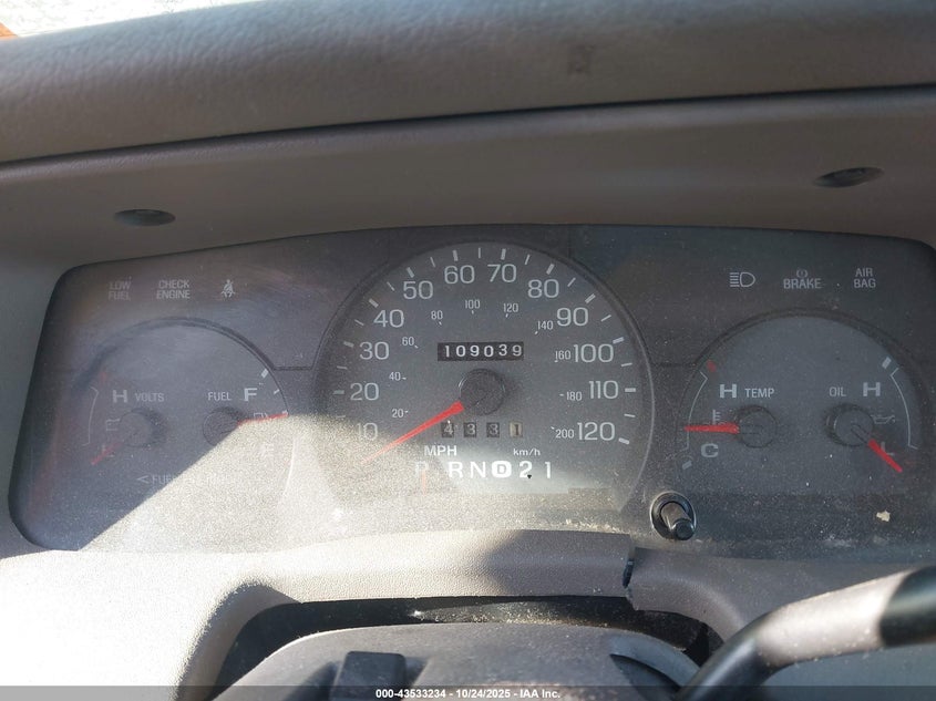 2003 Mercury Grand Marquis Gs VIN: 2MEFM74W03X639764 Lot: 43533234