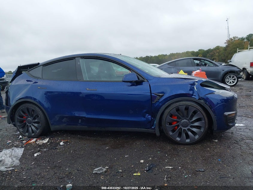 2024 Tesla Model Y Performance Dual Motor All-Wheel Drive VIN: 7SAYGDEF9RA274802 Lot: 43533292
