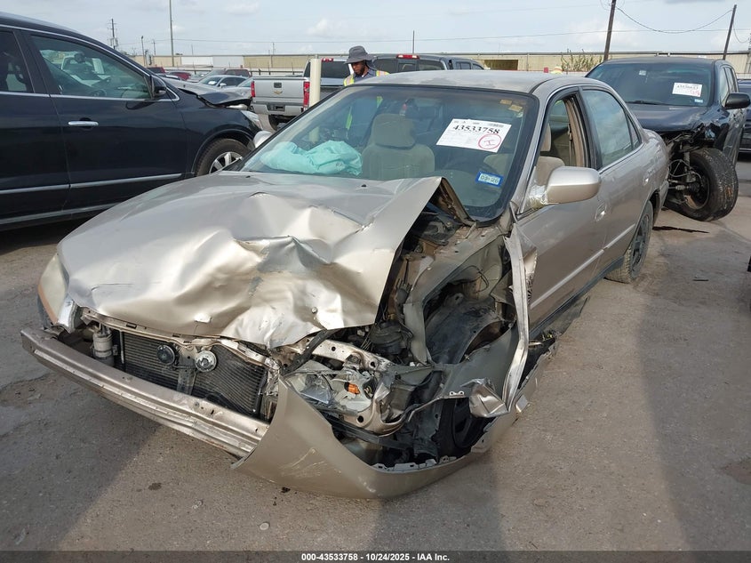 1HGCG567XYA088511 2000 HONDA ACCORD photo no. 2