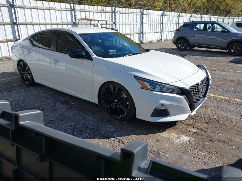 NISSAN ALTIMA SR FWD