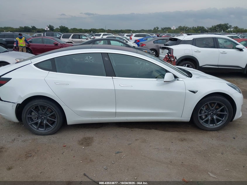 2018 Tesla Model 3 Long Range/Mid Range VIN: 5YJ3E1EA1JF059700 Lot: 43533877