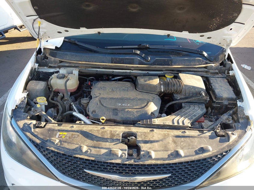 VIN 2C4RC1CG9HR823931 2017 CHRYSLER PACIFICA LX