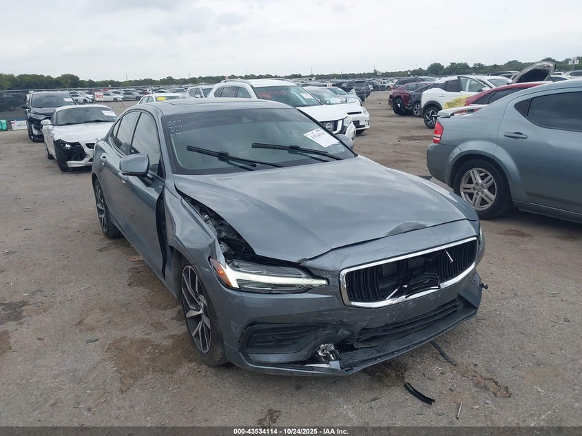 VOLVO S60 T5 MOMENTUM