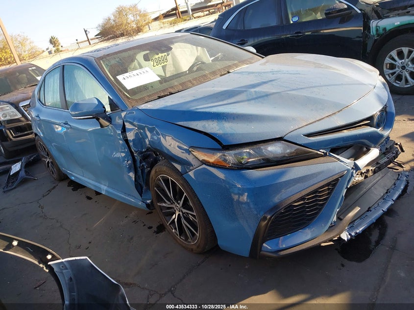 TOYOTA CAMRY HYBRID SE HYBRID